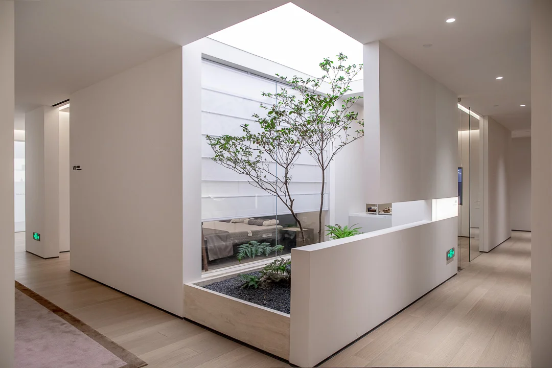 Plain Homeland Slider Nine Item 8