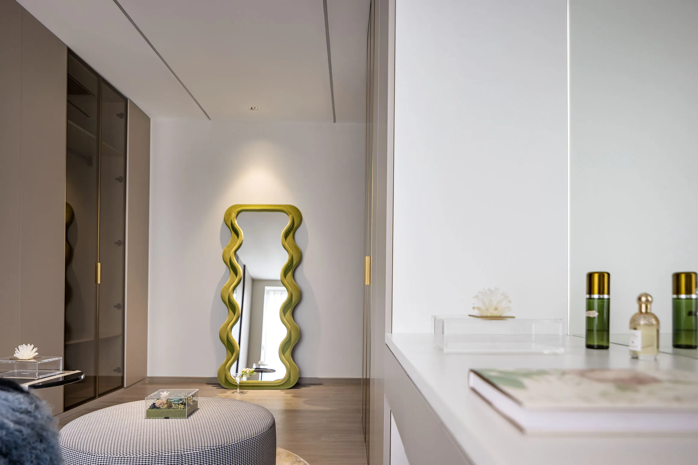 Plain Homeland Slider Three Item 5