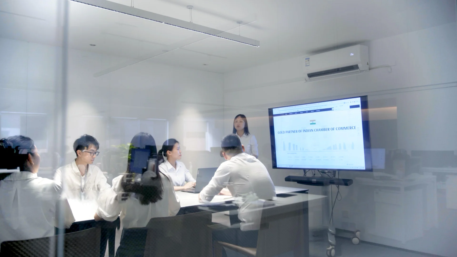 Plain Homeland Slider Six Item 1