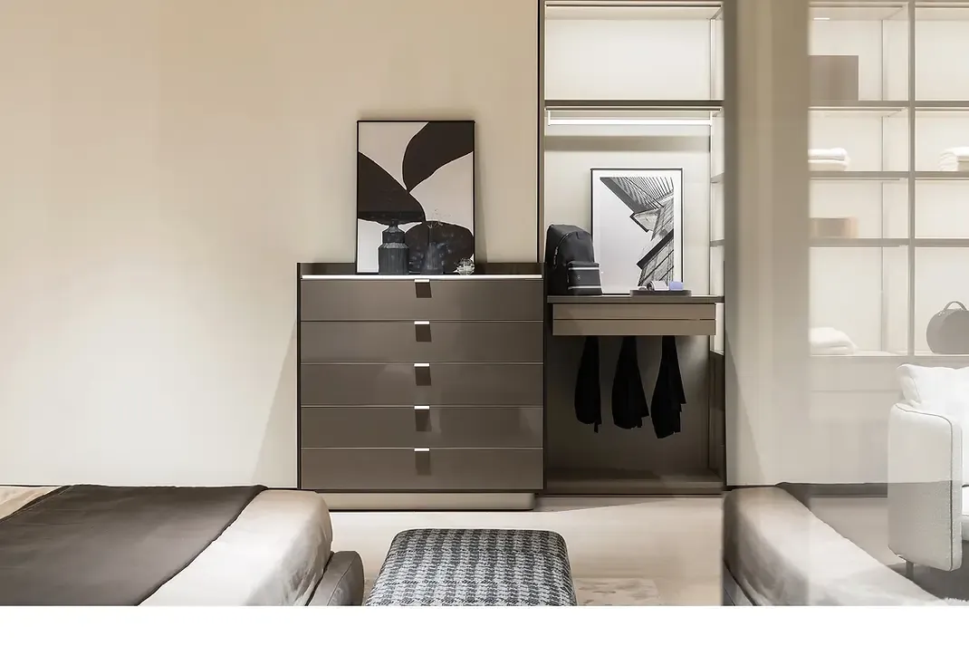 Plain Homeland Slider Three Item 1