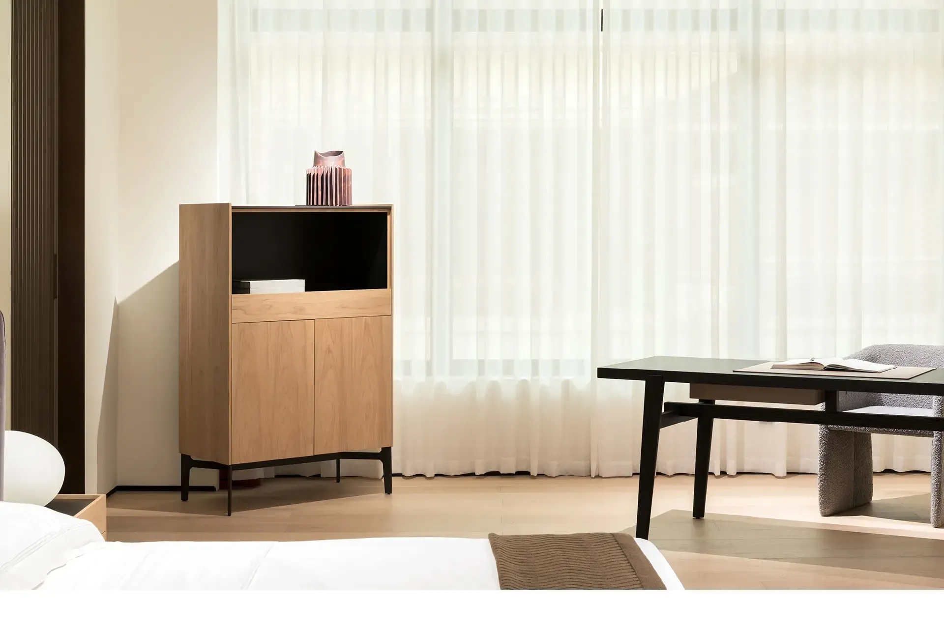 Tủ trang trí dáng đứng, ván MDF và đá nung cao cấp – DELI