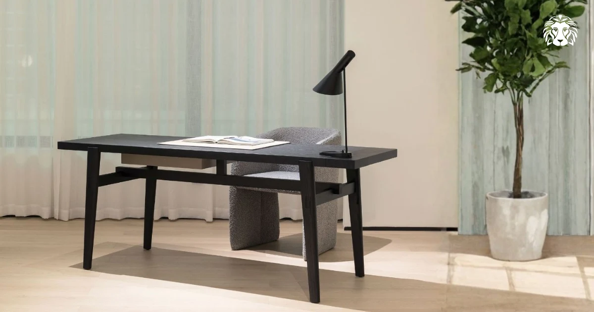 Bàn làm việc với thiết kế tối giản, sử dụng gỗ tự nhiên