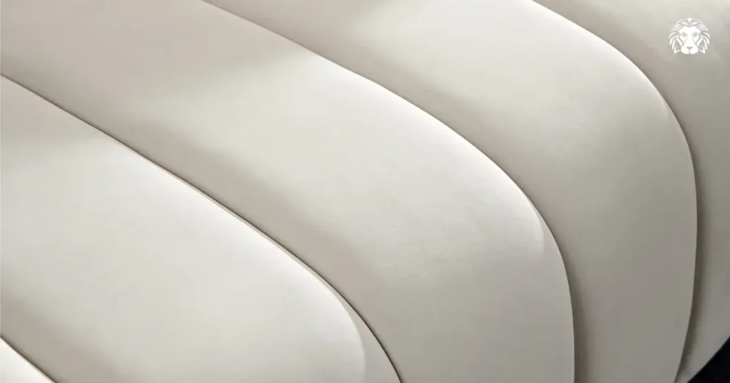 Đệm mút sofa ảnh hưởng trực tiếp đến cảm giác ngồi và độ thoải mái khi sử dụng
