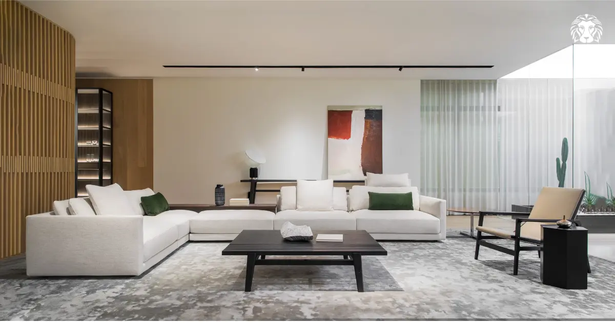 Sofa hiện đại pha Japandi với gam màu trung tính ấm hợp với phòng khách nhiều ánh sáng tự nhiên