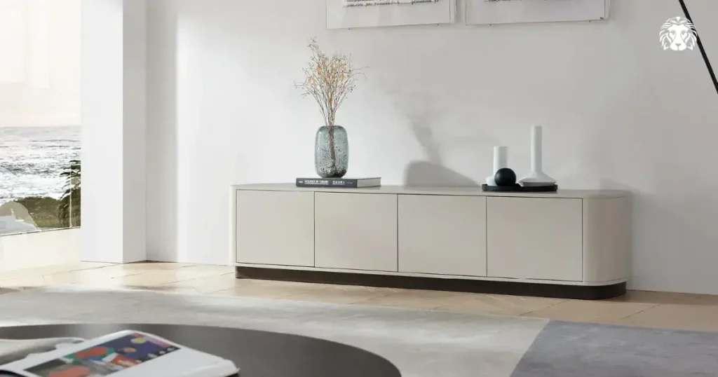 Tủ trang trí với thiết kế tinh gọn, tôn lên khí chất đẳng cấp của không gian