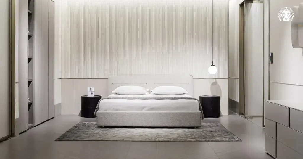 Phòng ngủ Luxury sử dụng bảng màu trung tính, giường bọc da và hệ đèn hắt sang trọng