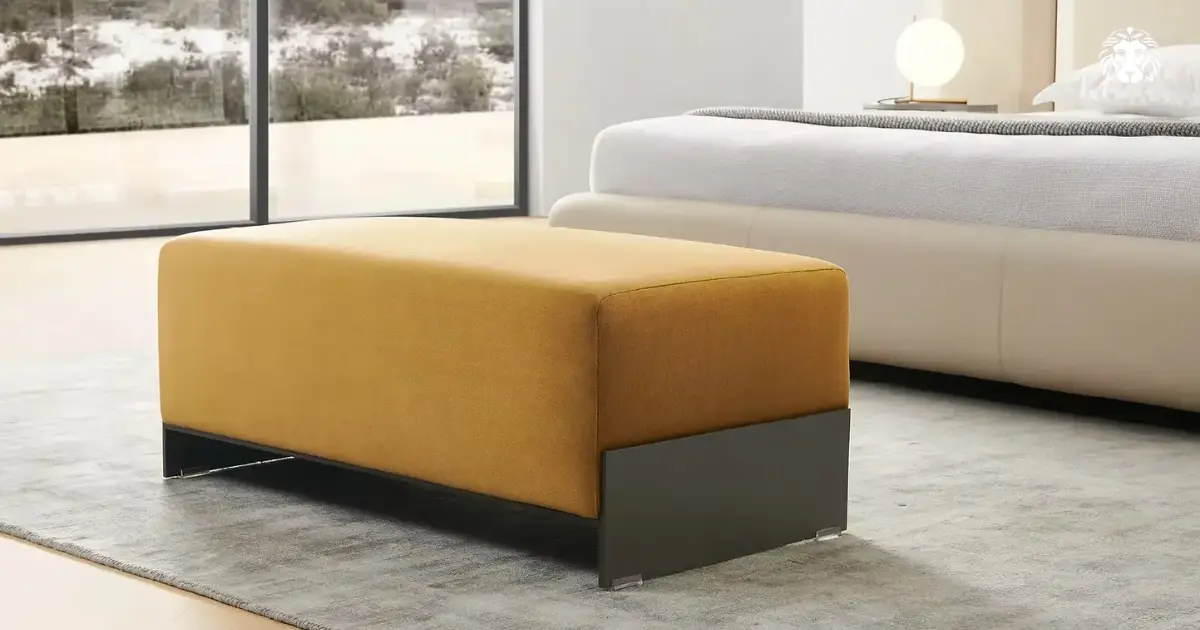 Ghế đôn là loại ghế nhỏ, không tựa lưng, dùng làm chỗ ngồi phụ 