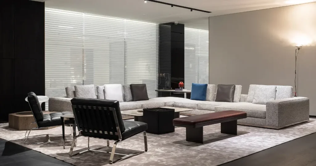 Kích thước sofa chữ U cỡ vừa là lựa chọn phổ biến cho nhà phố và căn hộ rộng
