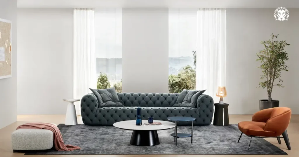 Sofa 3 chỗ cỡ nhỏ giúp tối ưu diện tích nhưng vẫn đảm bảo đủ chỗ ngồi cho gia đình
