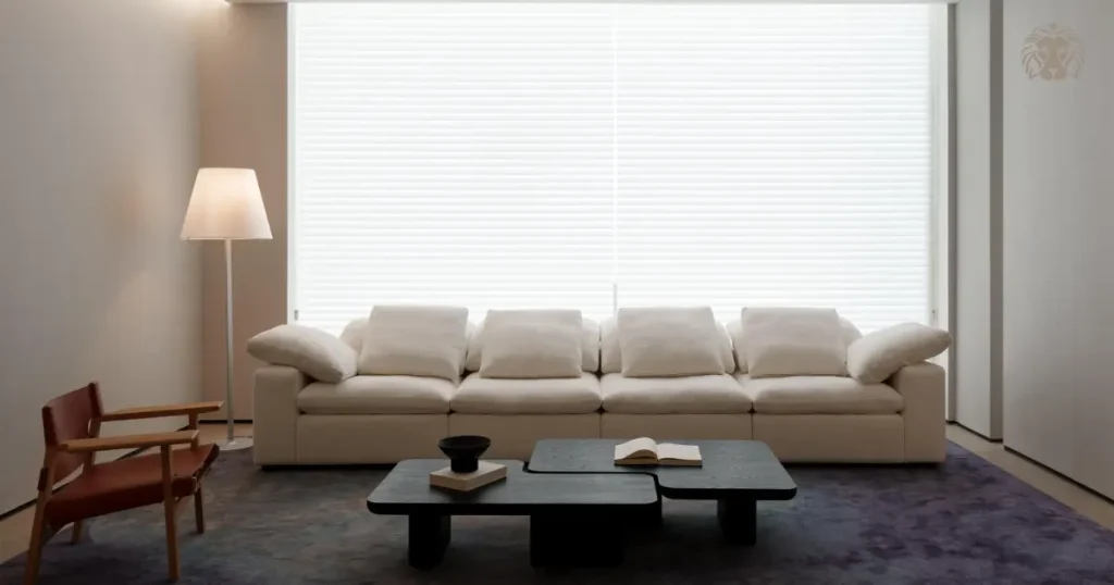 Sofa văng phong cách tối giản tập trung vào đường nét gọn gàng, hạn chế chi tiết trang trí