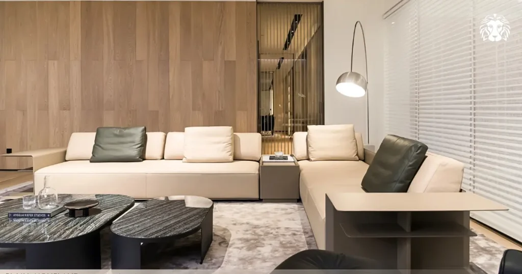 Sofa góc màu kem được thiết kế ôm sát góc tường, tối ưu diện tích phòng
