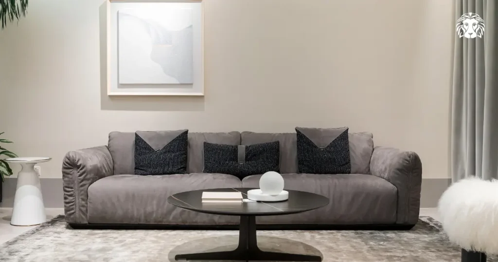 Sofa băng dễ kết hợp với bàn trà và nội thất