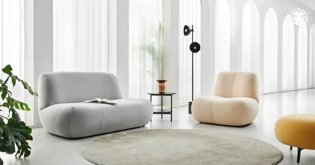 Sofa màu xám bọc vải mang lại cảm giác tinh tế
