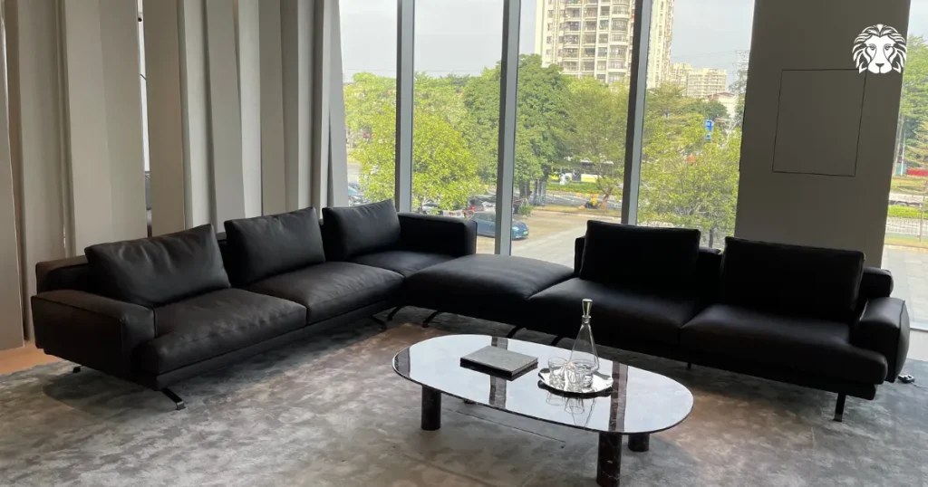sofa màu đen mang lại trải nghiệm ngồi và sự thoải mái vượt trội