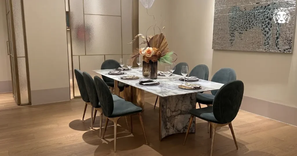 Bàn ăn 8 ghế khung kim loại mang đến cảm giác vững chắc, hiện đại và giúp không gian ăn uống thêm gọn gàng, thanh thoát