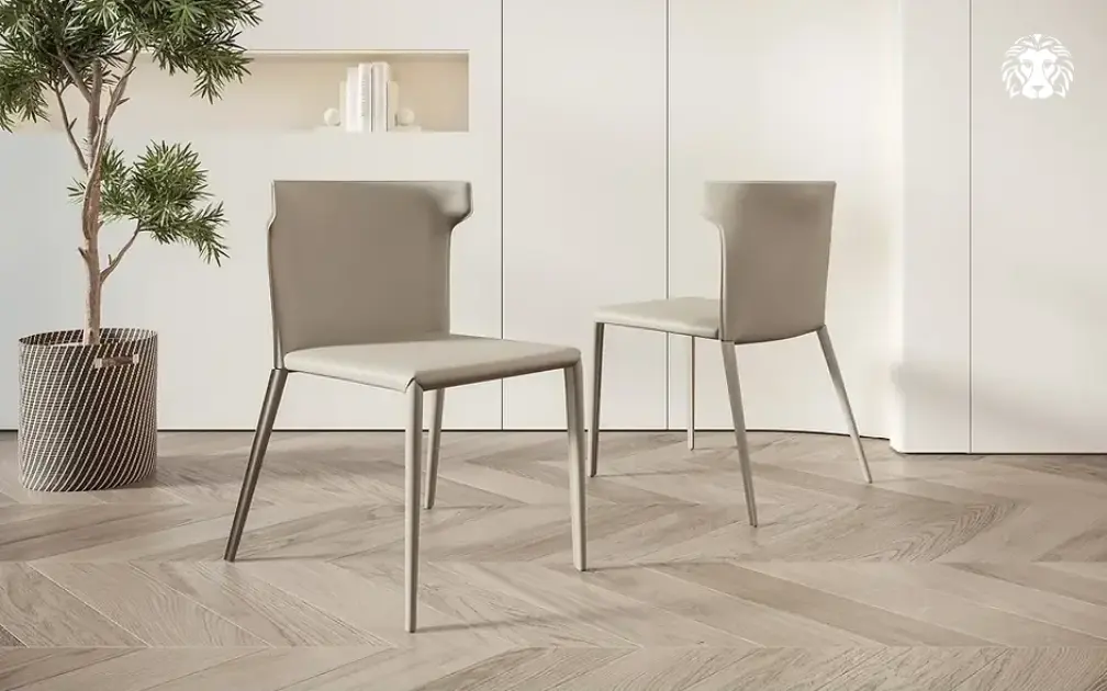 Ghế ăn bọc da yên ngựa nổi bật với vẻ đẹp hiện đại và độ bền cao.