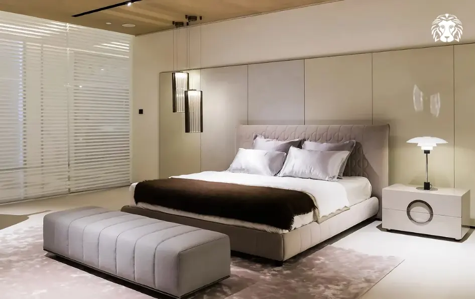 Giường ngủ bọc vải nỉ với bề mặt xốp mịn, mang lại cảm giác ấm áp và vẻ đẹp thanh lịch cho phòng ngủ hiện đại.