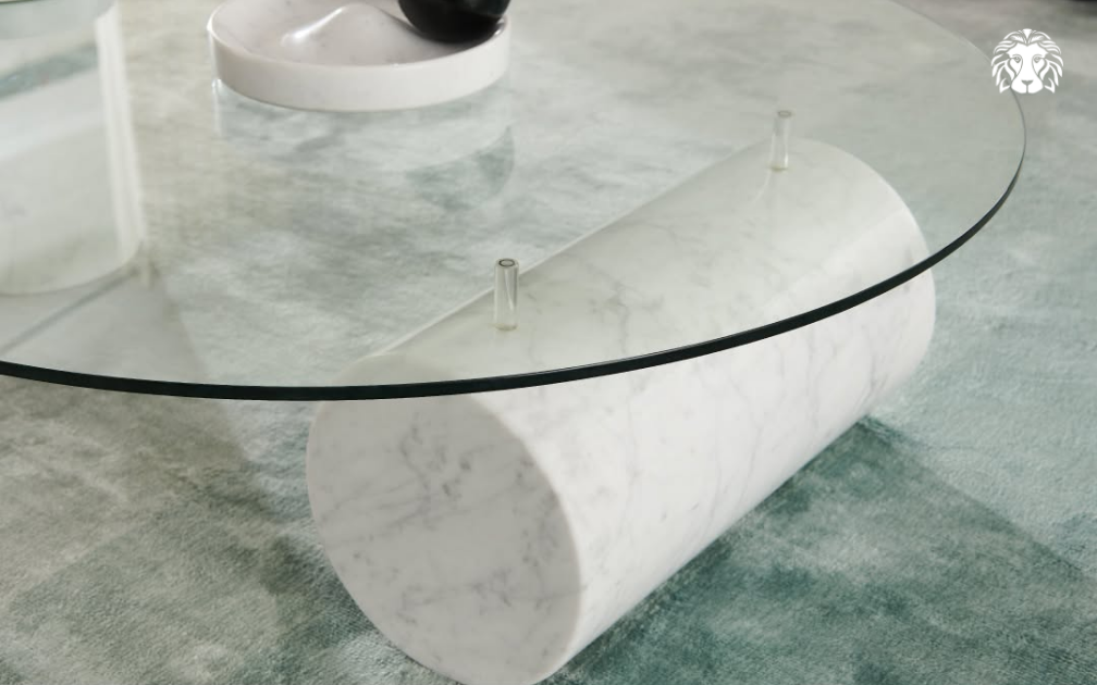 Kiểu dáng tròn giúp cân bằng những đường nét vuông vức của sofa và nội thất xung quanh