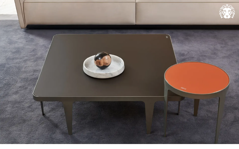 Chọn bàn trà mặt kính có kích thước hài hòa với sofa để đảm bảo sự cân đối cho phòng khách
