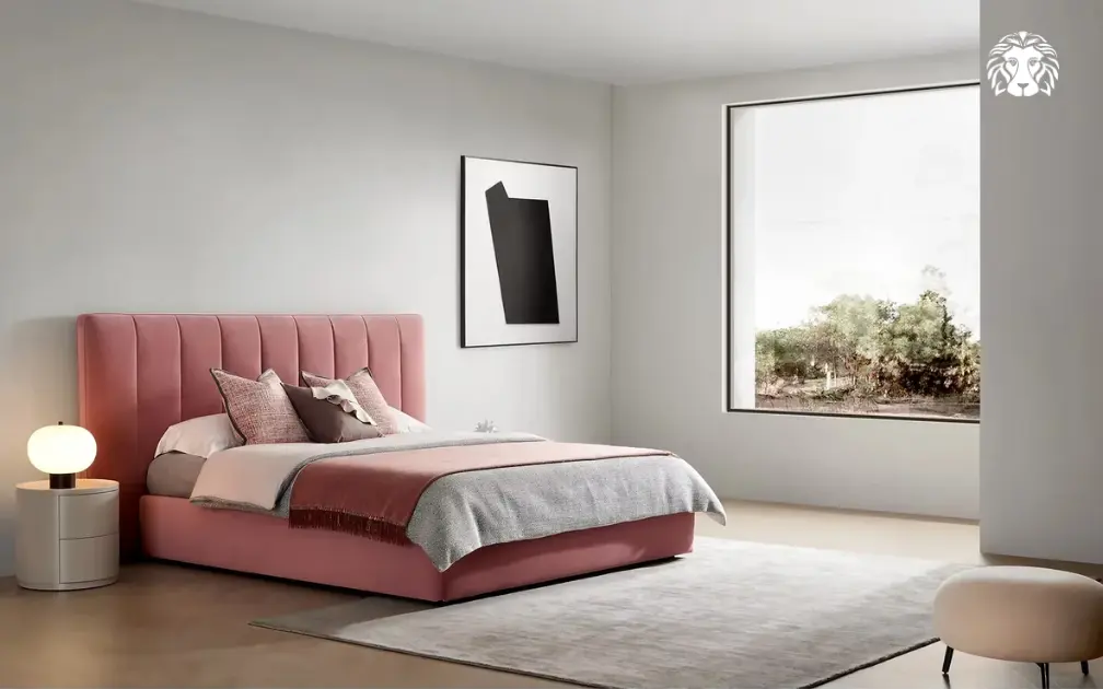 Bên cạnh phương vị phong thủy, một lối đi thông thoáng tối thiểu 50 - 60 cm ở hai bên giường là yếu tố cốt lõi giúp giấc ngủ thoải mái và việc sinh hoạt an toàn.